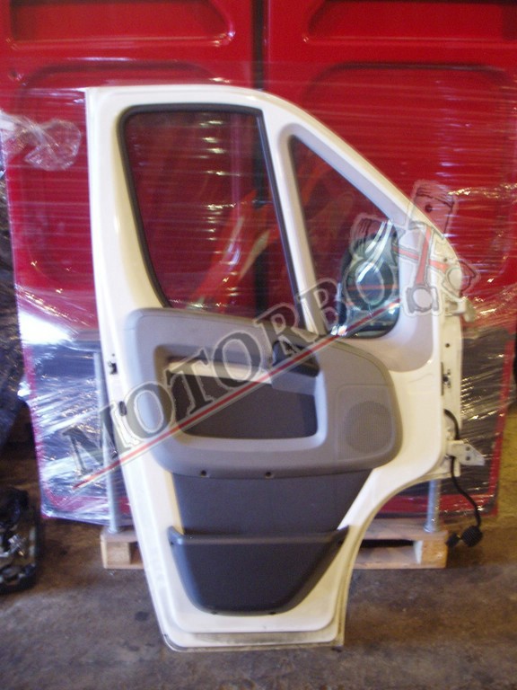 Fiat Ducato bal első ajtó fehér színben